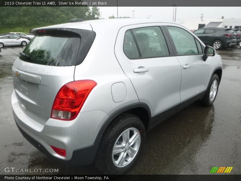 Silver Ice Metallic / Jet Black 2019 Chevrolet Trax LS AWD