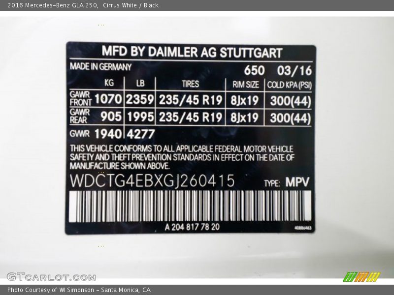 Cirrus White / Black 2016 Mercedes-Benz GLA 250