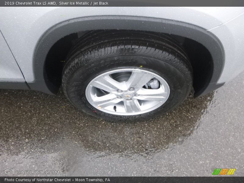 Silver Ice Metallic / Jet Black 2019 Chevrolet Trax LS AWD