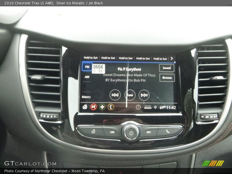 Silver Ice Metallic / Jet Black 2019 Chevrolet Trax LS AWD