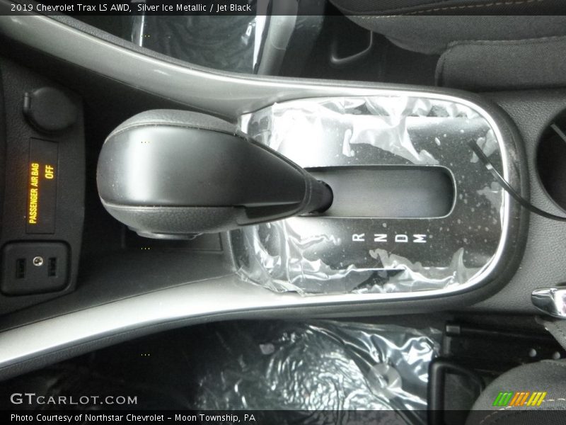 Silver Ice Metallic / Jet Black 2019 Chevrolet Trax LS AWD
