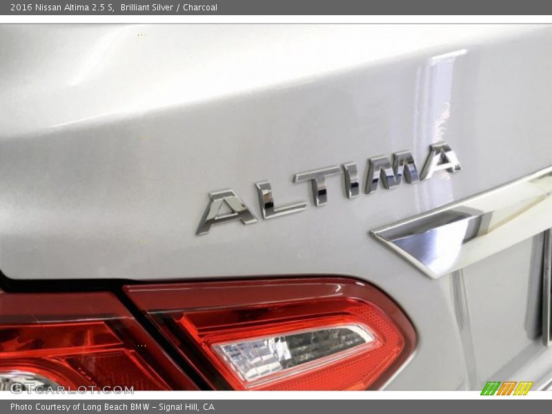 Brilliant Silver / Charcoal 2016 Nissan Altima 2.5 S