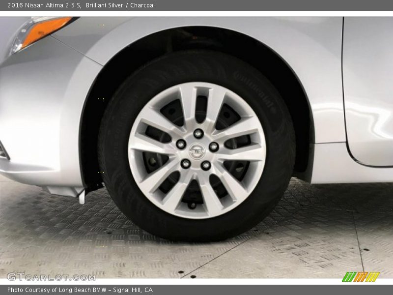 Brilliant Silver / Charcoal 2016 Nissan Altima 2.5 S