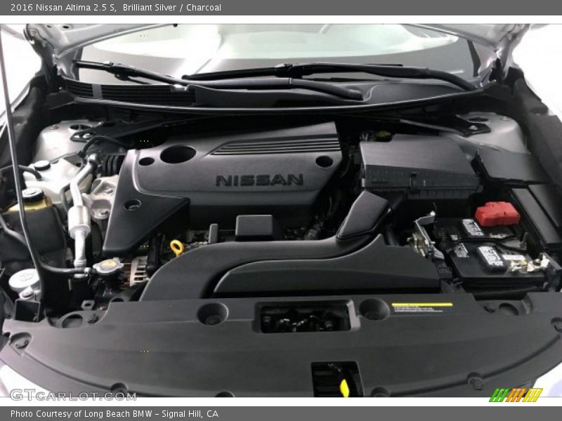 Brilliant Silver / Charcoal 2016 Nissan Altima 2.5 S