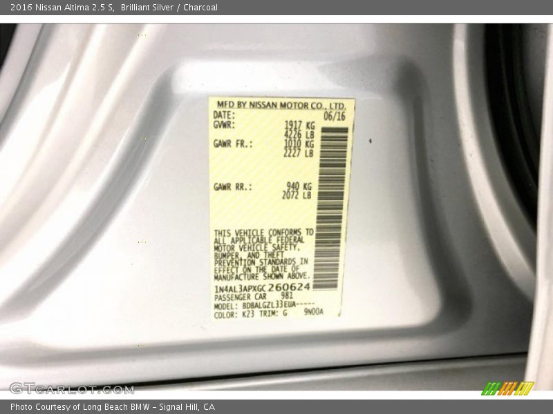 Brilliant Silver / Charcoal 2016 Nissan Altima 2.5 S