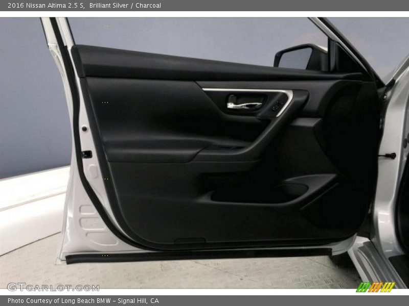 Brilliant Silver / Charcoal 2016 Nissan Altima 2.5 S