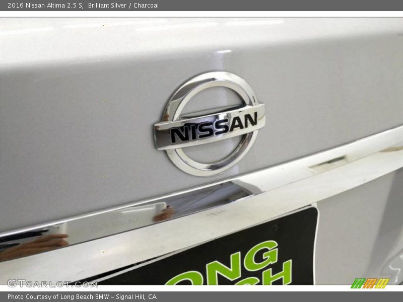 Brilliant Silver / Charcoal 2016 Nissan Altima 2.5 S