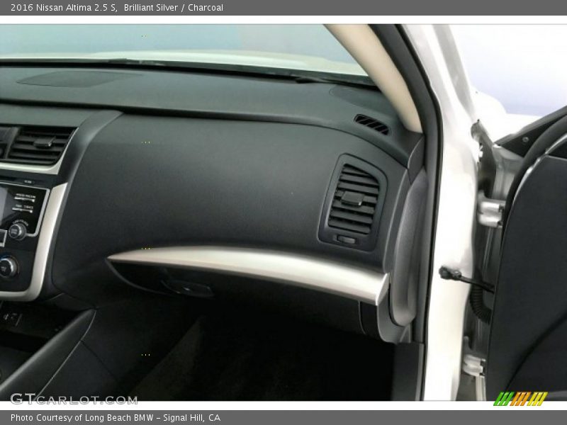 Brilliant Silver / Charcoal 2016 Nissan Altima 2.5 S