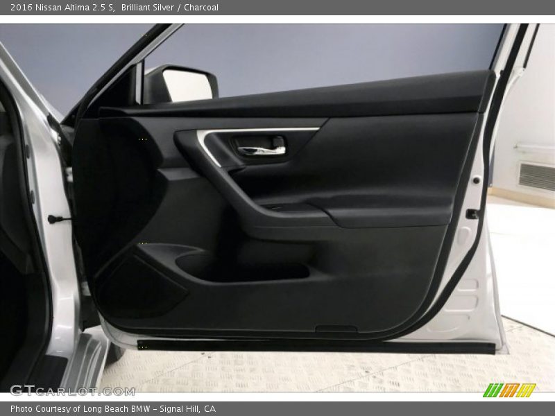 Brilliant Silver / Charcoal 2016 Nissan Altima 2.5 S