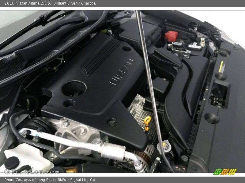 Brilliant Silver / Charcoal 2016 Nissan Altima 2.5 S