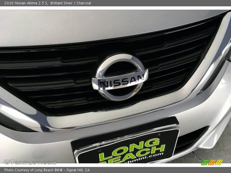 Brilliant Silver / Charcoal 2016 Nissan Altima 2.5 S