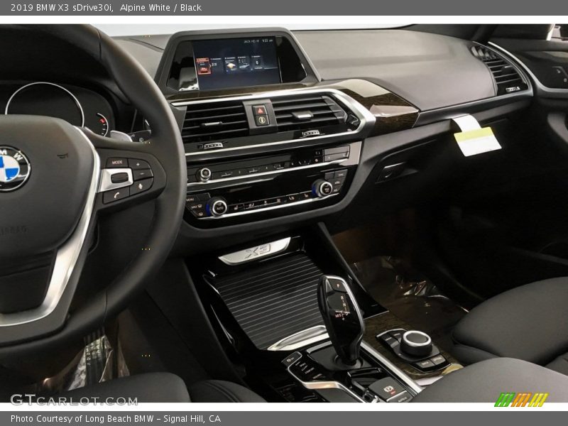 Alpine White / Black 2019 BMW X3 sDrive30i