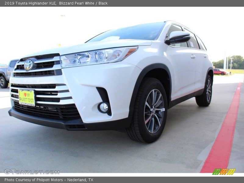 Blizzard Pearl White / Black 2019 Toyota Highlander XLE