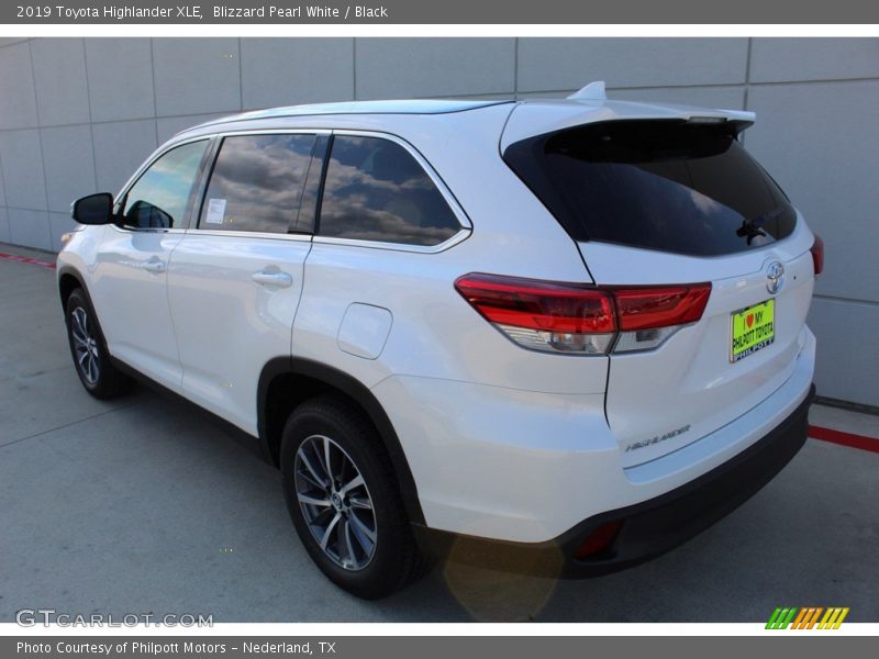 Blizzard Pearl White / Black 2019 Toyota Highlander XLE