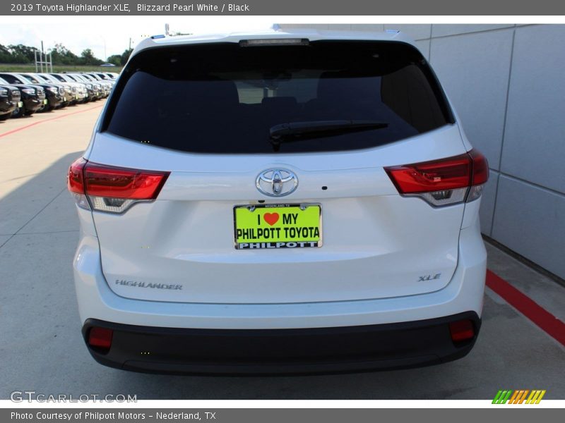 Blizzard Pearl White / Black 2019 Toyota Highlander XLE