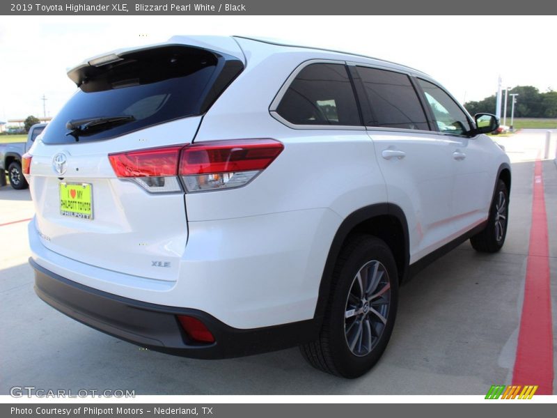Blizzard Pearl White / Black 2019 Toyota Highlander XLE