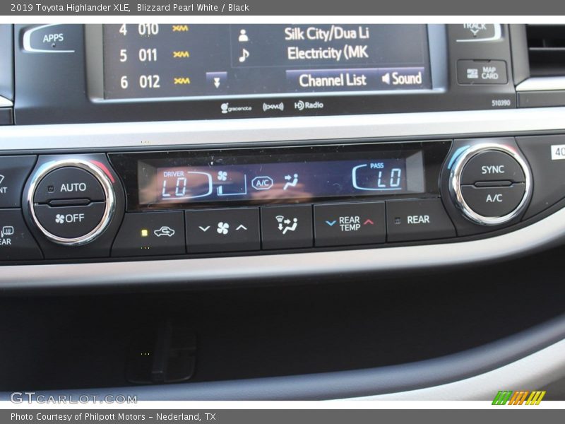Blizzard Pearl White / Black 2019 Toyota Highlander XLE