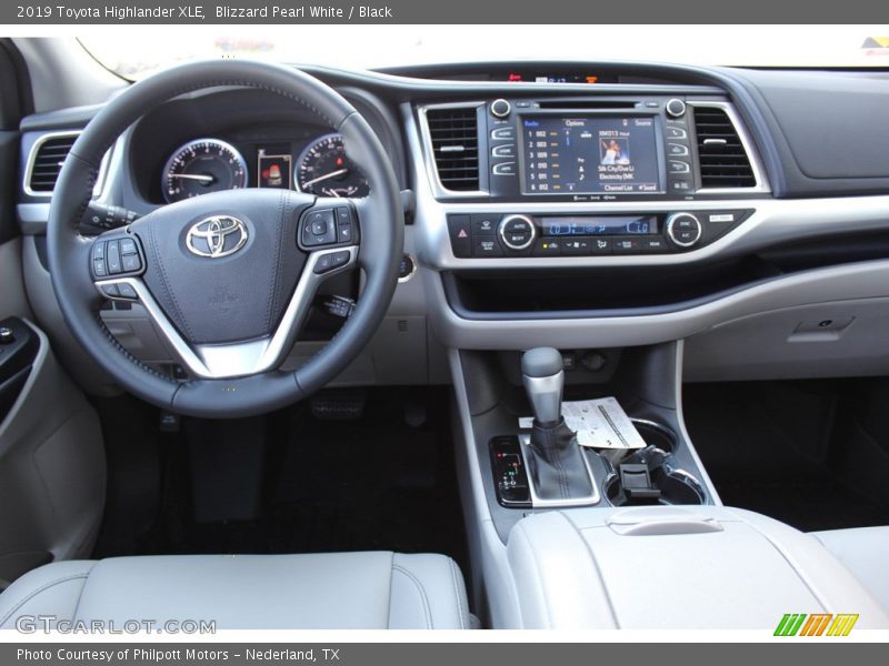 Blizzard Pearl White / Black 2019 Toyota Highlander XLE
