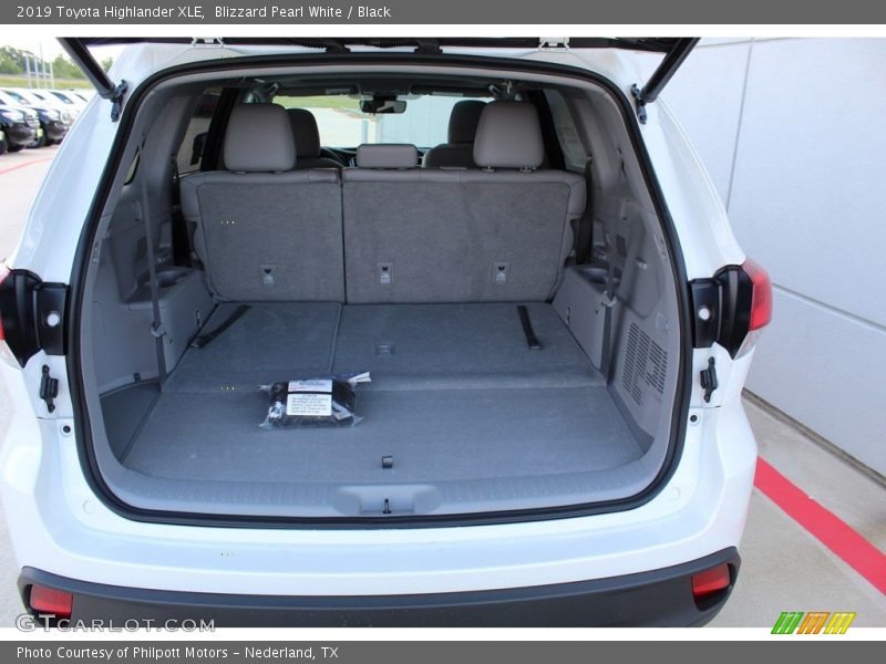 Blizzard Pearl White / Black 2019 Toyota Highlander XLE