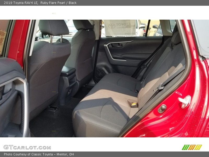 Ruby Flare Pearl / Black 2019 Toyota RAV4 LE
