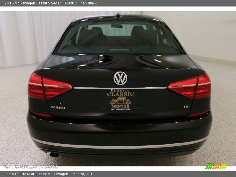 Black / Titan Black 2016 Volkswagen Passat S Sedan
