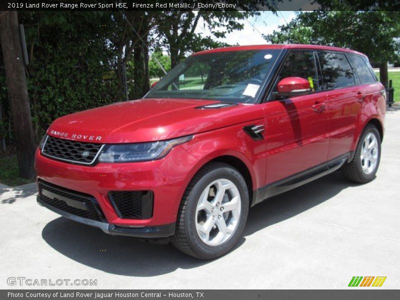 Front 3/4 View of 2019 Range Rover Sport HSE