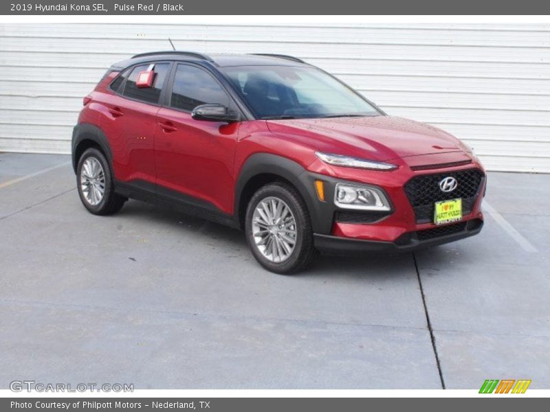 Front 3/4 View of 2019 Kona SEL