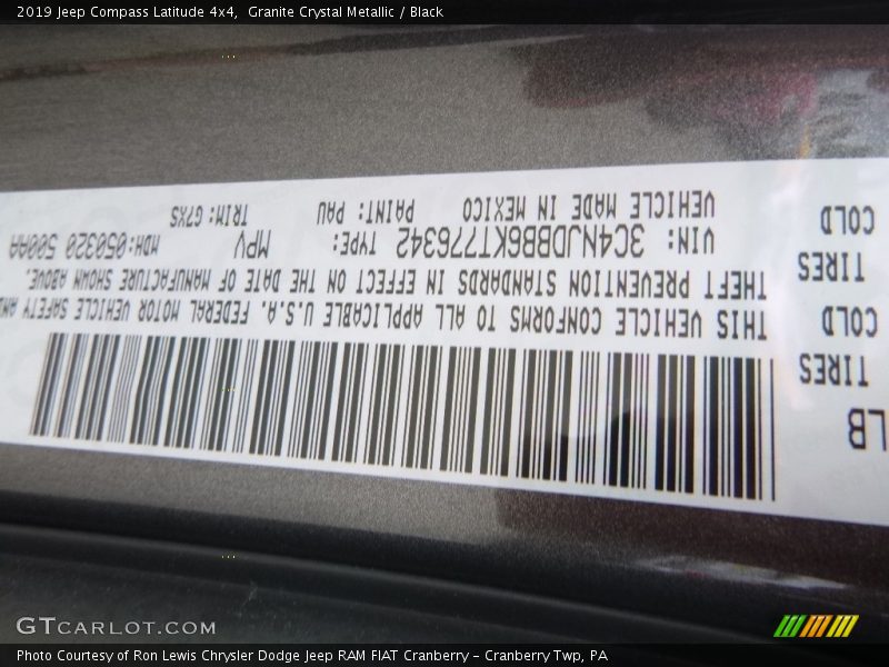 Granite Crystal Metallic / Black 2019 Jeep Compass Latitude 4x4