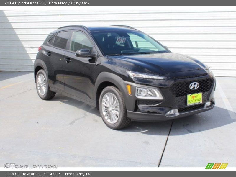 Front 3/4 View of 2019 Kona SEL