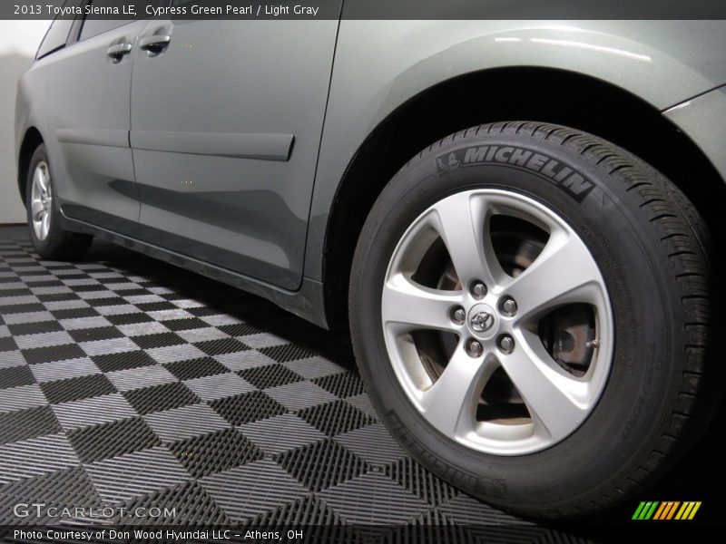 Cypress Green Pearl / Light Gray 2013 Toyota Sienna LE