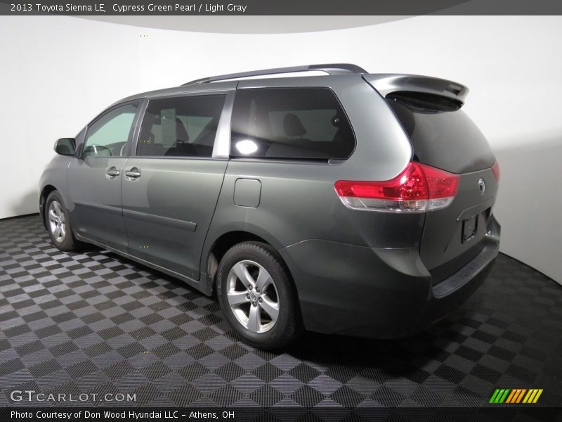 Cypress Green Pearl / Light Gray 2013 Toyota Sienna LE