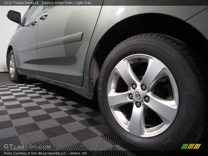 Cypress Green Pearl / Light Gray 2013 Toyota Sienna LE
