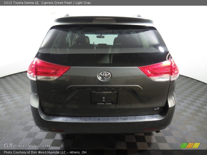 Cypress Green Pearl / Light Gray 2013 Toyota Sienna LE