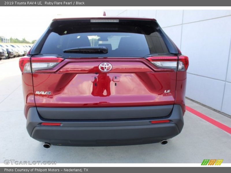 Ruby Flare Pearl / Black 2019 Toyota RAV4 LE
