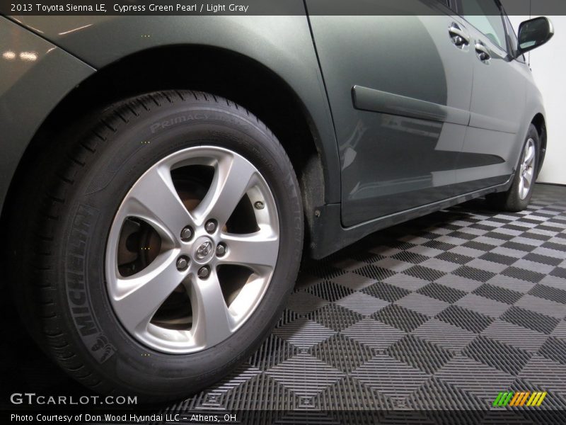 Cypress Green Pearl / Light Gray 2013 Toyota Sienna LE