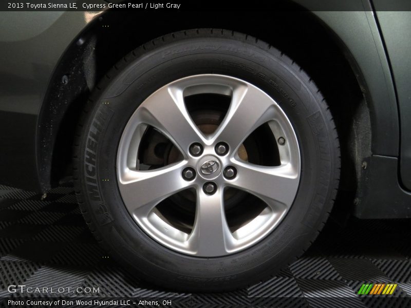 Cypress Green Pearl / Light Gray 2013 Toyota Sienna LE