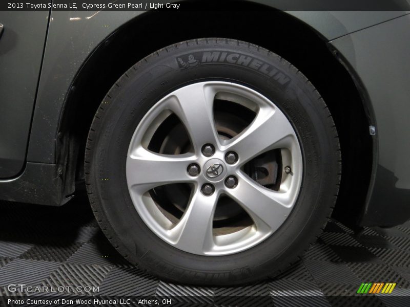 Cypress Green Pearl / Light Gray 2013 Toyota Sienna LE
