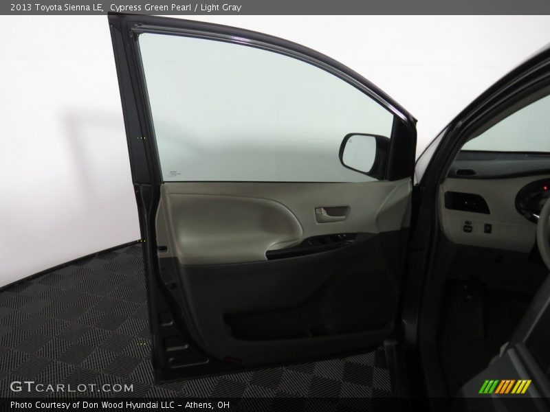 Cypress Green Pearl / Light Gray 2013 Toyota Sienna LE