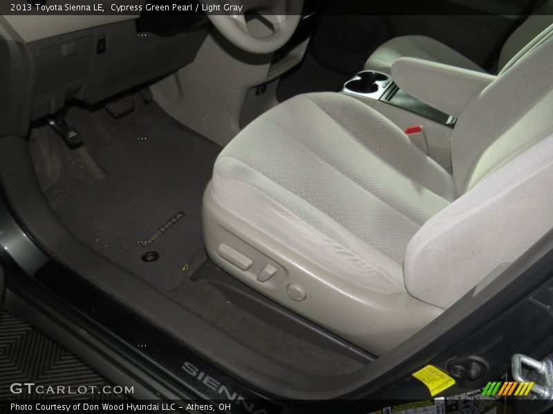 Cypress Green Pearl / Light Gray 2013 Toyota Sienna LE