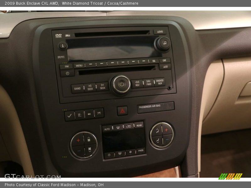 White Diamond Tricoat / Cocoa/Cashmere 2009 Buick Enclave CXL AWD