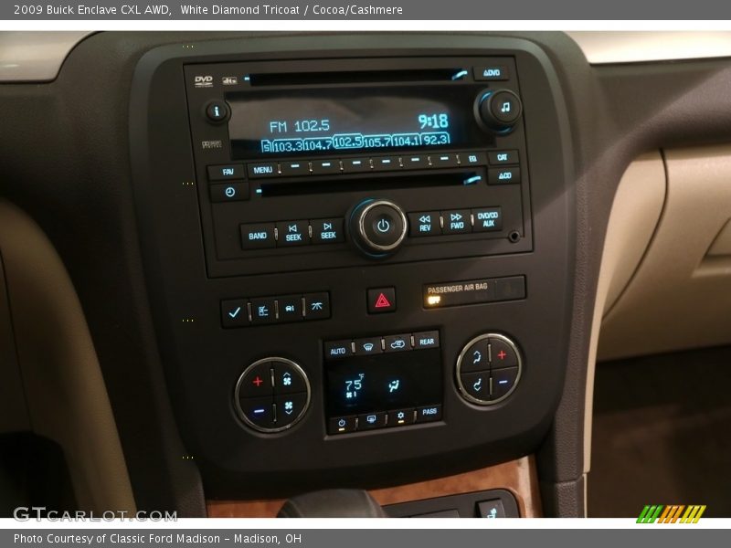 White Diamond Tricoat / Cocoa/Cashmere 2009 Buick Enclave CXL AWD