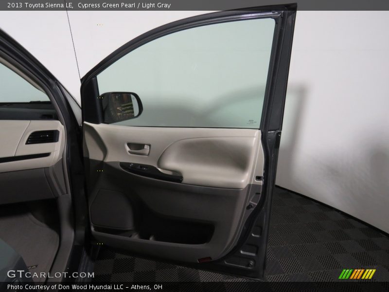 Cypress Green Pearl / Light Gray 2013 Toyota Sienna LE