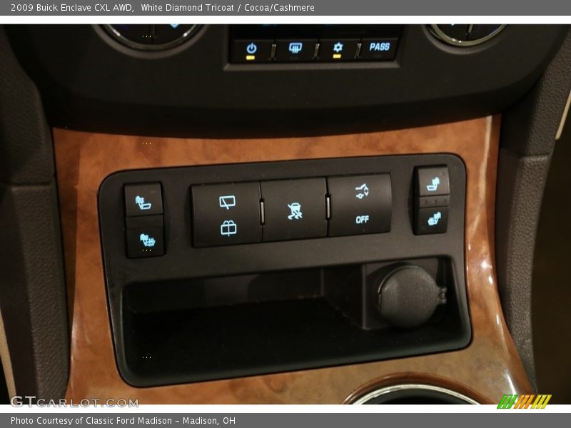 White Diamond Tricoat / Cocoa/Cashmere 2009 Buick Enclave CXL AWD