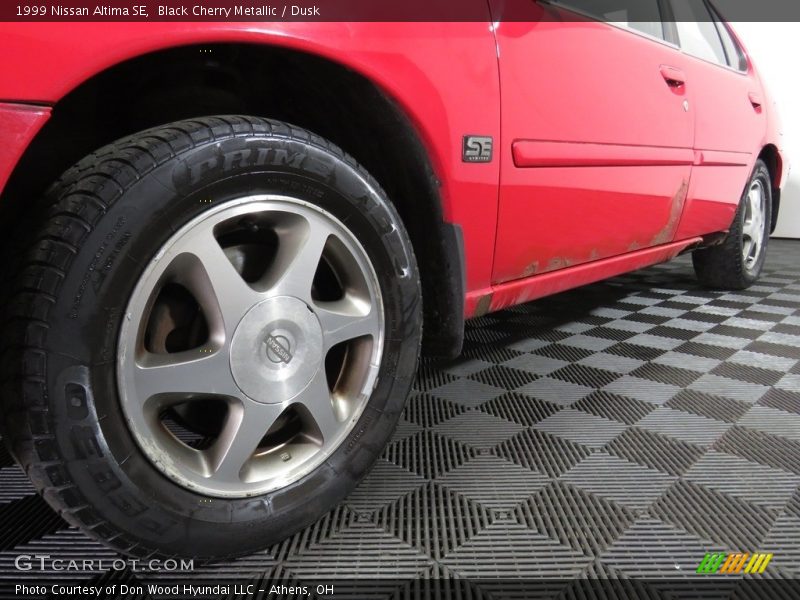 Black Cherry Metallic / Dusk 1999 Nissan Altima SE