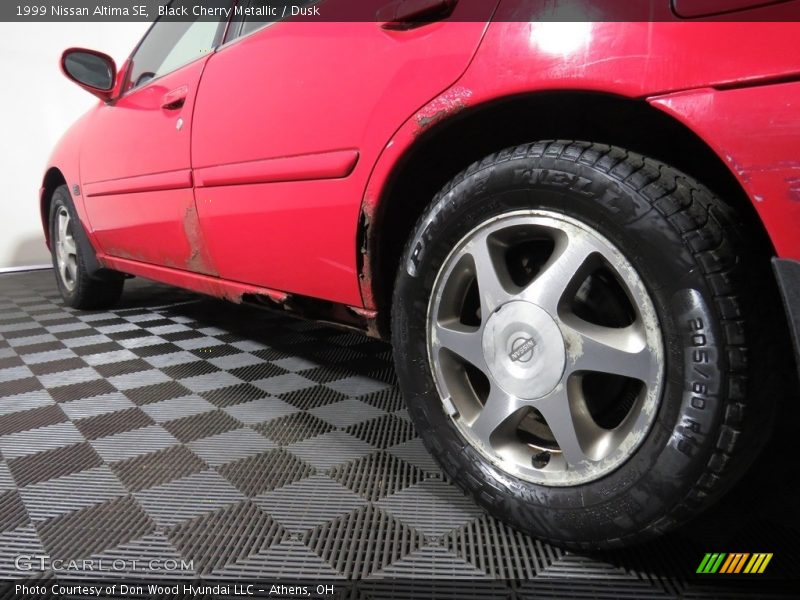 Black Cherry Metallic / Dusk 1999 Nissan Altima SE