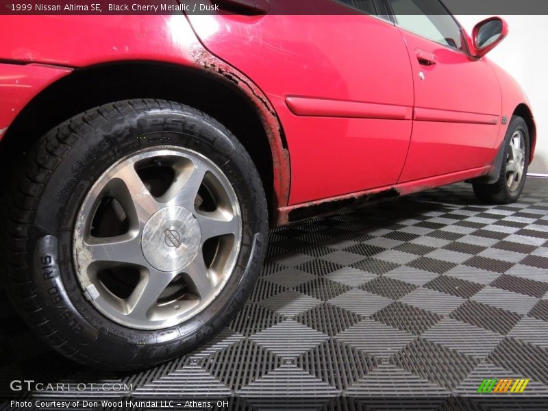 Black Cherry Metallic / Dusk 1999 Nissan Altima SE