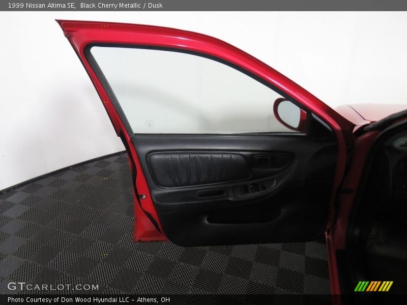 Black Cherry Metallic / Dusk 1999 Nissan Altima SE