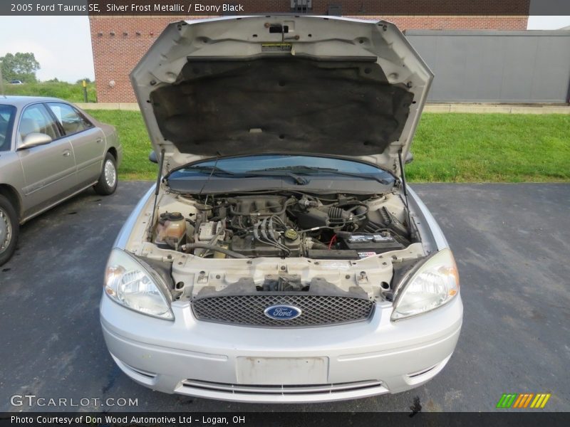 Silver Frost Metallic / Ebony Black 2005 Ford Taurus SE
