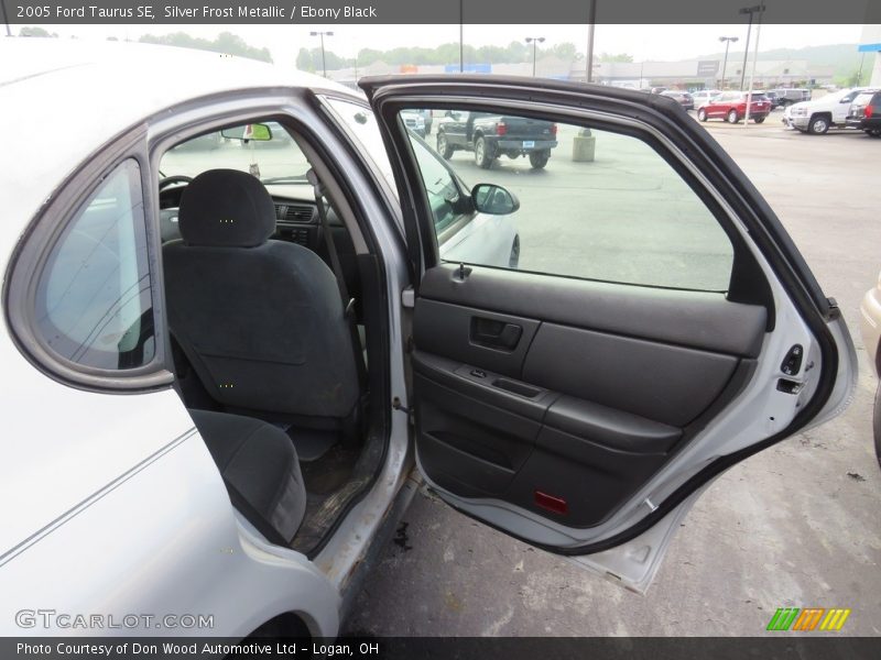 Silver Frost Metallic / Ebony Black 2005 Ford Taurus SE