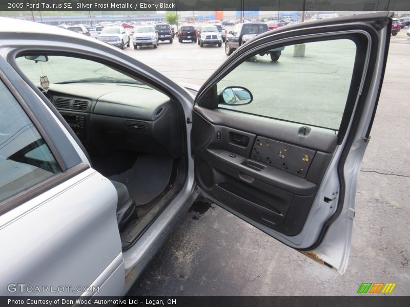 Silver Frost Metallic / Ebony Black 2005 Ford Taurus SE